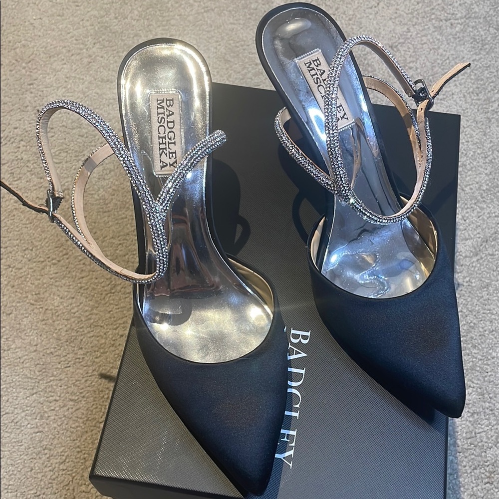 Badgley Mischka Women's Black Satin Heels